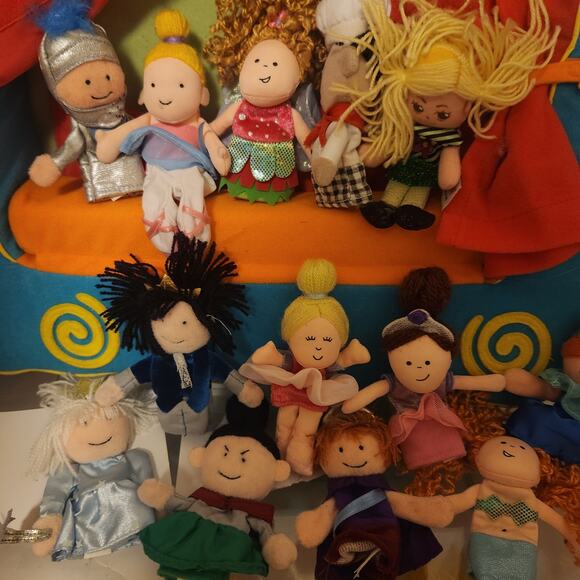 Lot of Finger Puppets with Theater. - Picture 3 of 6